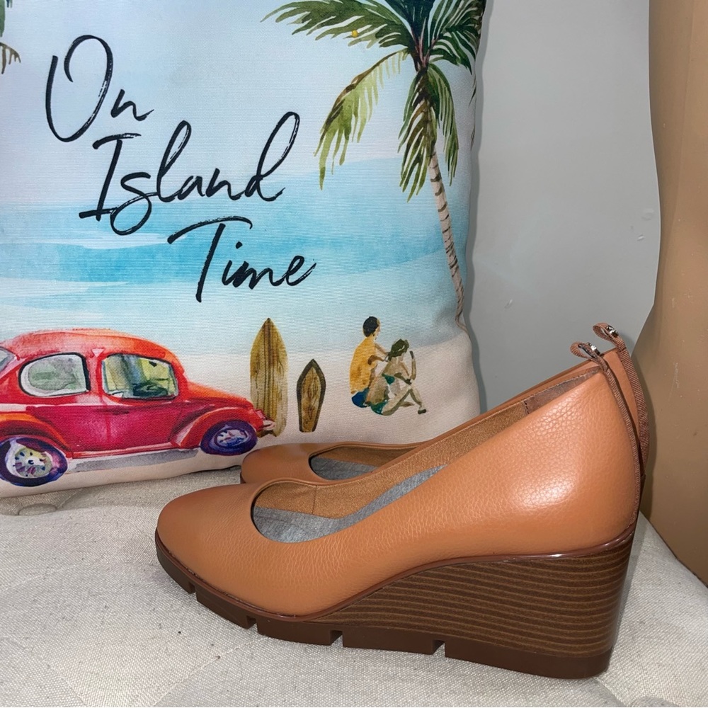 Betabrand Woman’S All Weather Wedge Heel In Hazel Leather  Size 7.5M - Picture 2 of 12